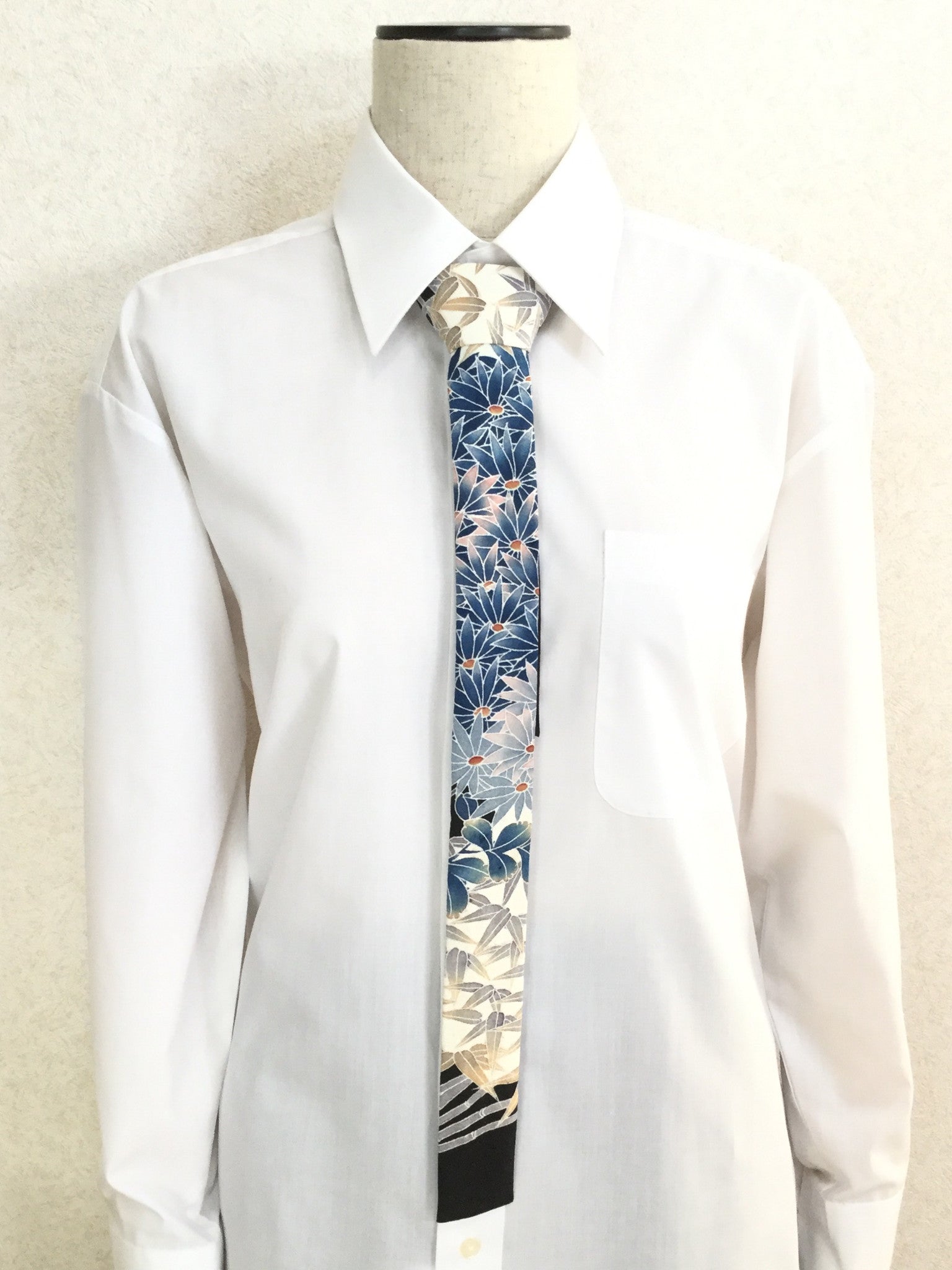 Skinny Necktie Black With Cream And Blue Bamboo And Flowers 着物ネクタイ 黒 Megumi Project