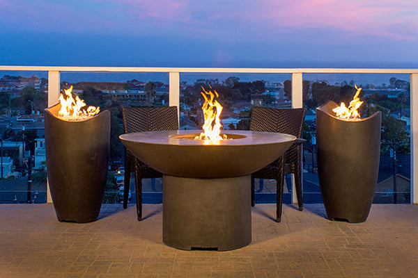 lanterns tables and urns