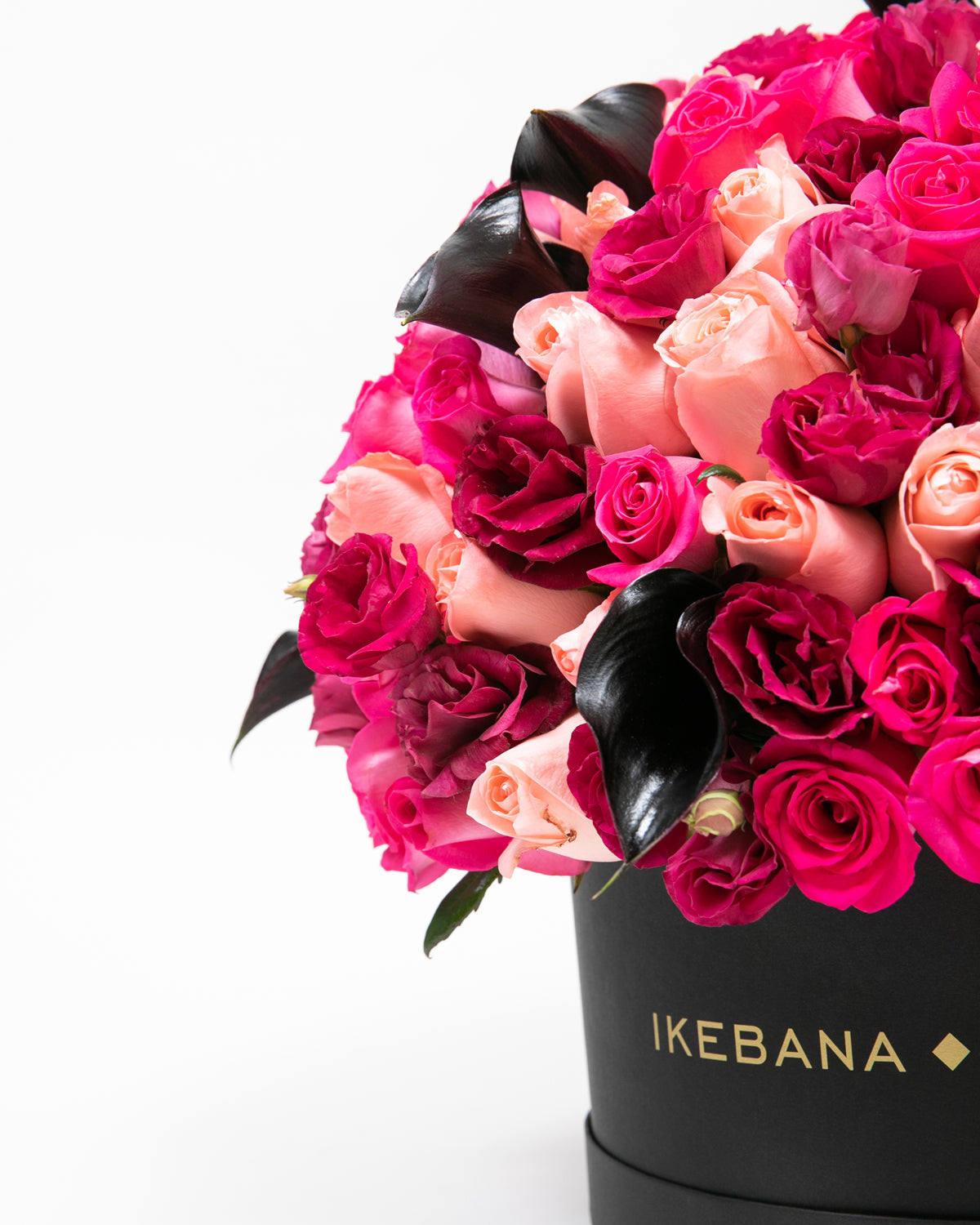 Caja Redonda Mix Rosas, Lisianthus y Calas – Ikebana Flores