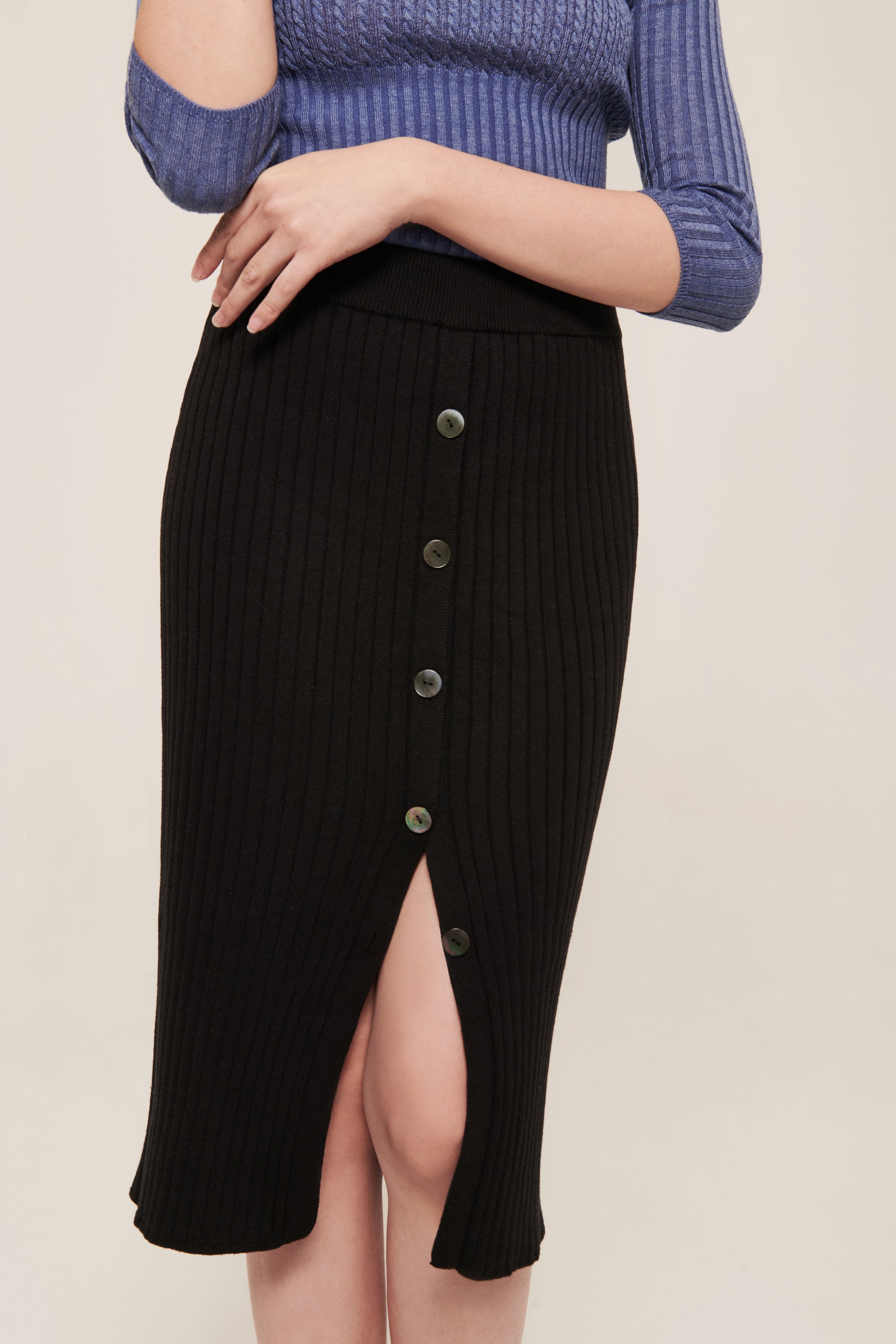 Sylvie Skirt Rose | Button-embellished ribbed knit midi skirt
