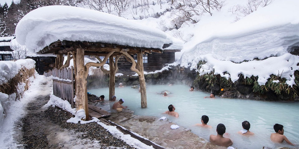 Tsuru no yu onsen during winter