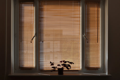 venetian blinds home window