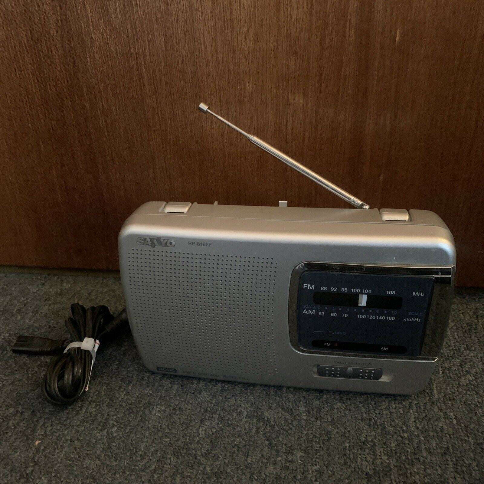 Sanyo RP-6165F AM/FM Portable Radio Receiver AC Mains or Battery Opera ...