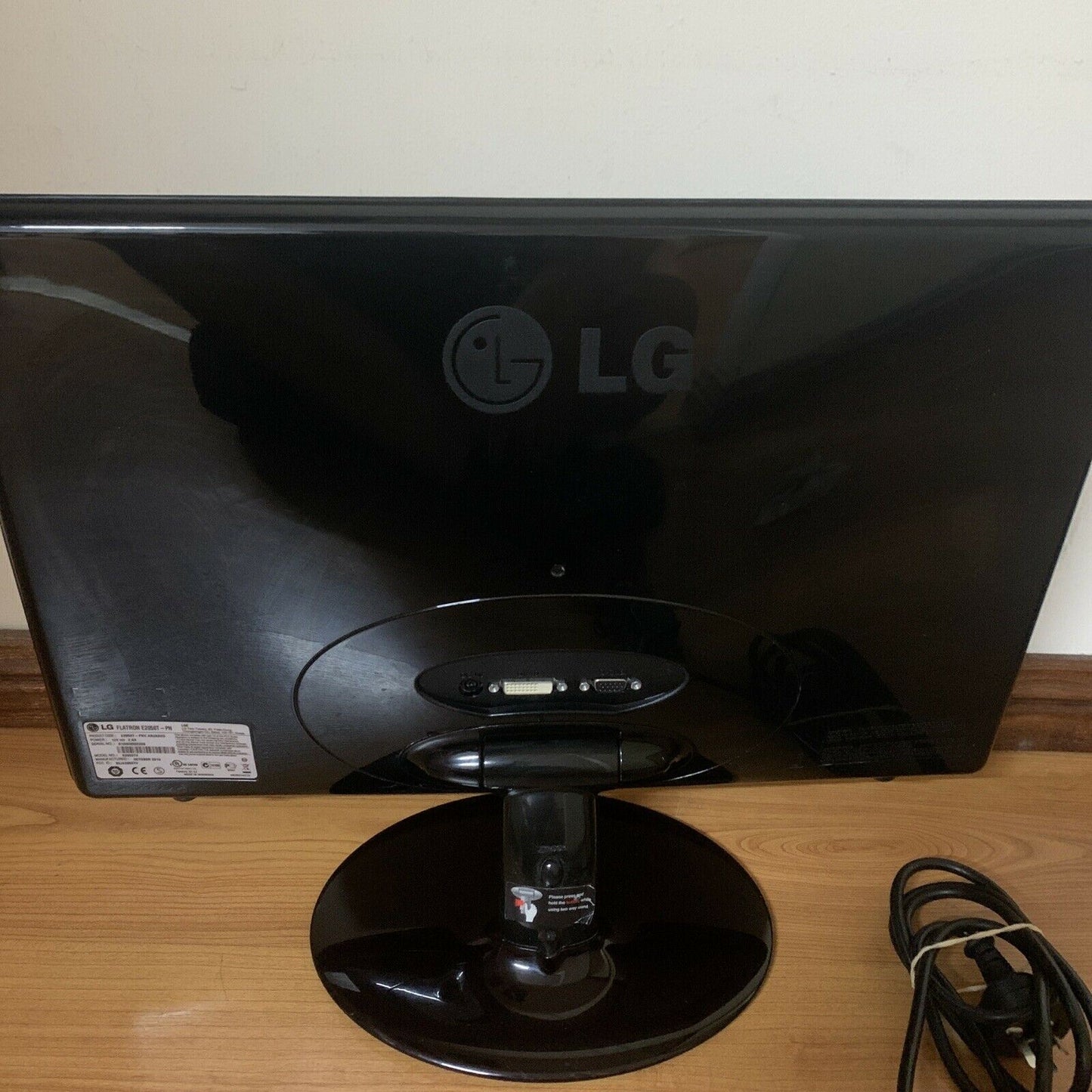 Lg Flatron E2050t Pn 20 Led Lcd Monitor With Mega Contrast Ratio Retro Unit 6289