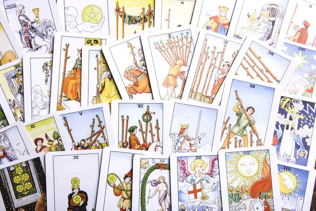 Oracle Cards vs Tarot Cards - Comparison of Structure and Design