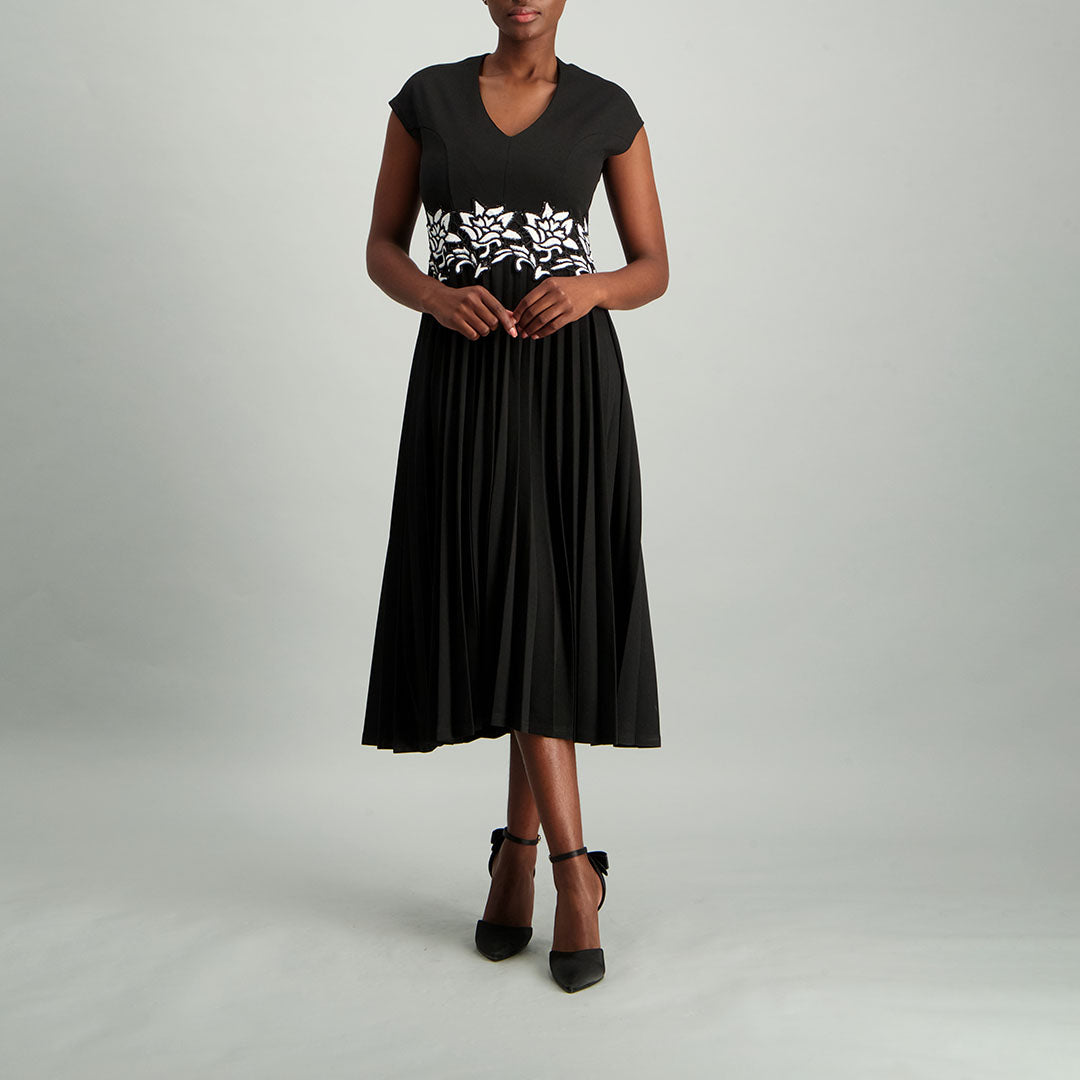 BLACK SLEEEVELESS DRESS - Fashion Fusion 399.99 Fashion Fusion