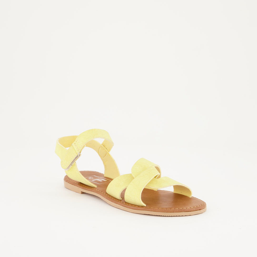 GIRLS ALORA YELLOW SANDAL WITH FOLDOVER STRAP DETAIL AND BUCKLE DETAIL - Fashion Fusion 29.00 Fashion Fusion