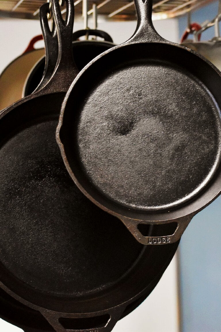 Shiny cast iron skillet seasoned with ghee. Final result. Step 5.