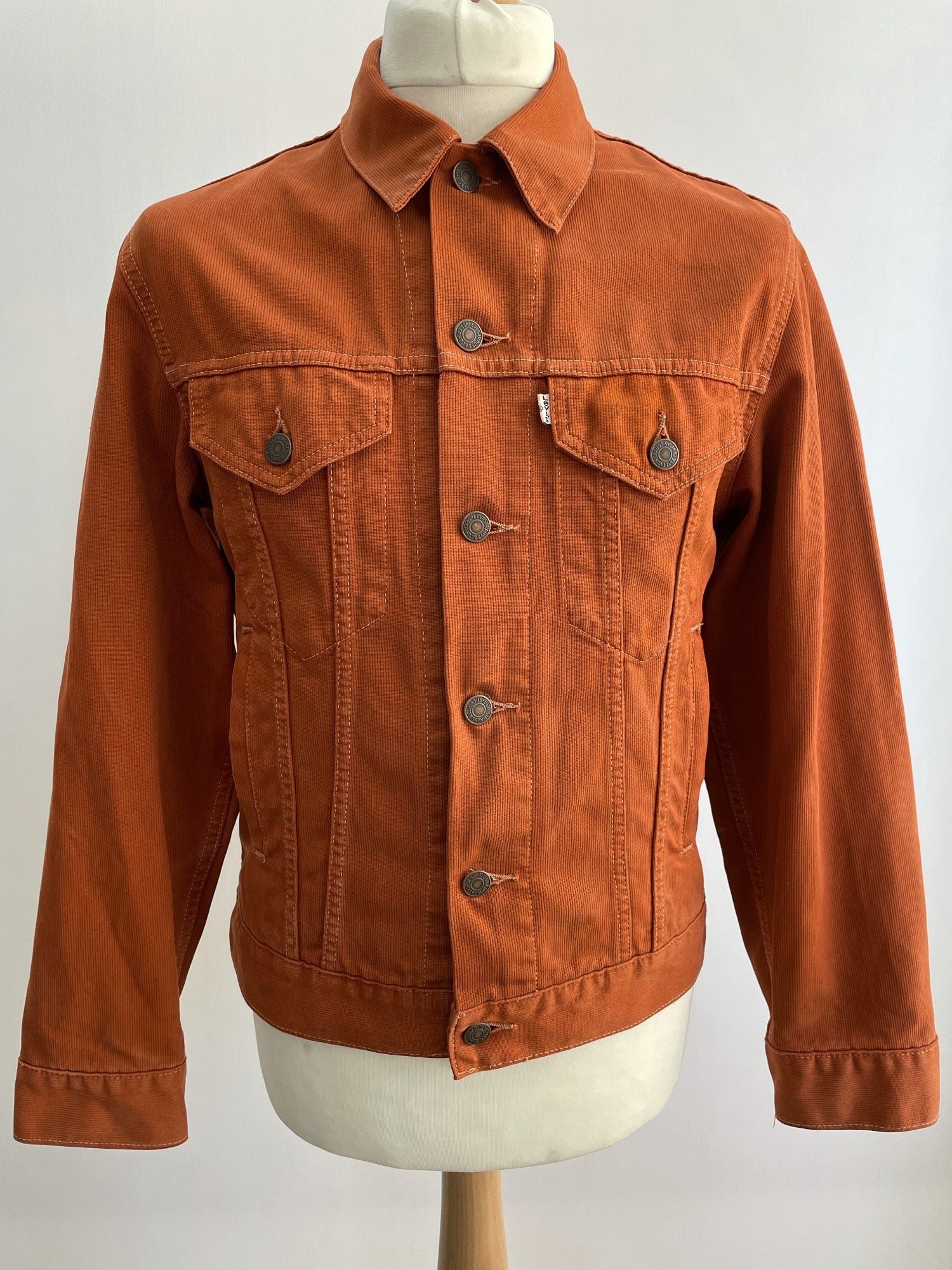 Mens Levis 1970s Influenced Burnt Orange White Tab Cotton Jacket - Size  Small -Urban Village – UrbanVillageVintage