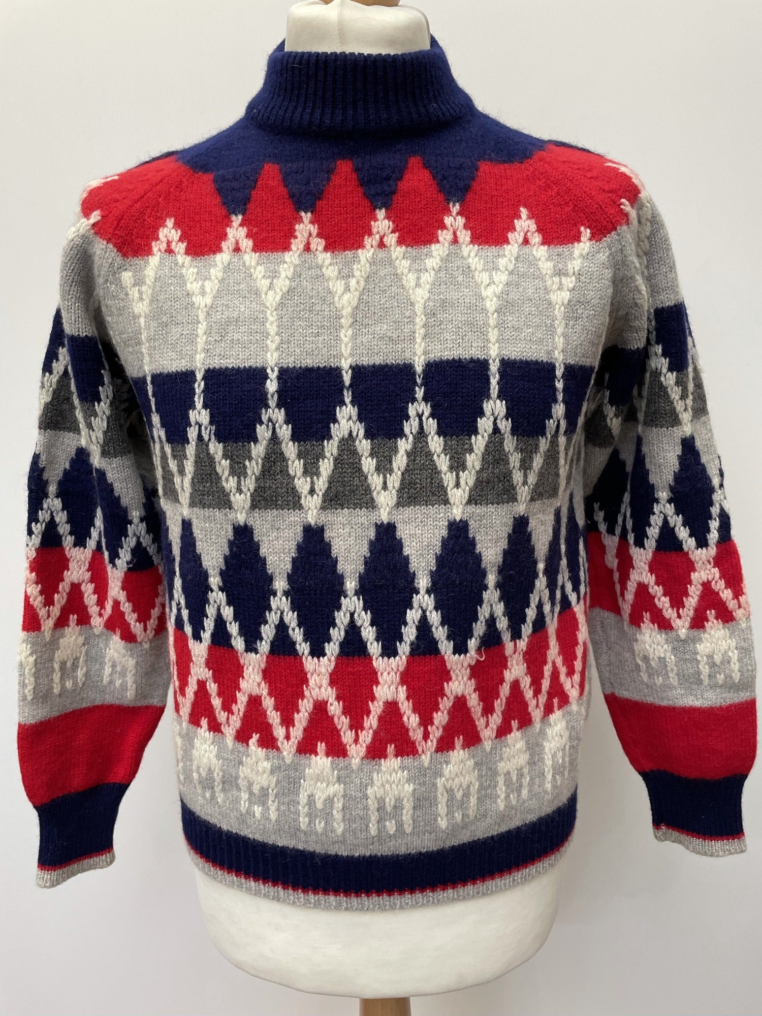 vintage  Urban Village Vintage  urban village  thick  ski jumper  simpsons  roll neck  Red  polo neck  patterned  pattern  mens  M  long sleeve  knitwear  knitted  knit  icelandic  high neck  heavyweight  elasticated  blue  50s  40s  1950s  1940s