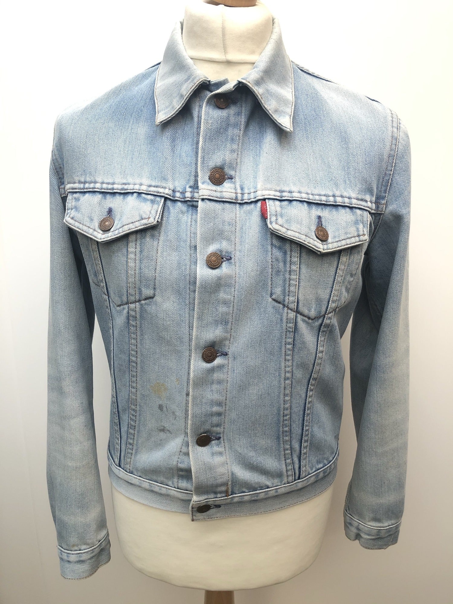 Vintage Red Tab Levis Denim Jacket in Light Blue - Mens Vintage Clothing -  Urban Village – UrbanVillageVintage