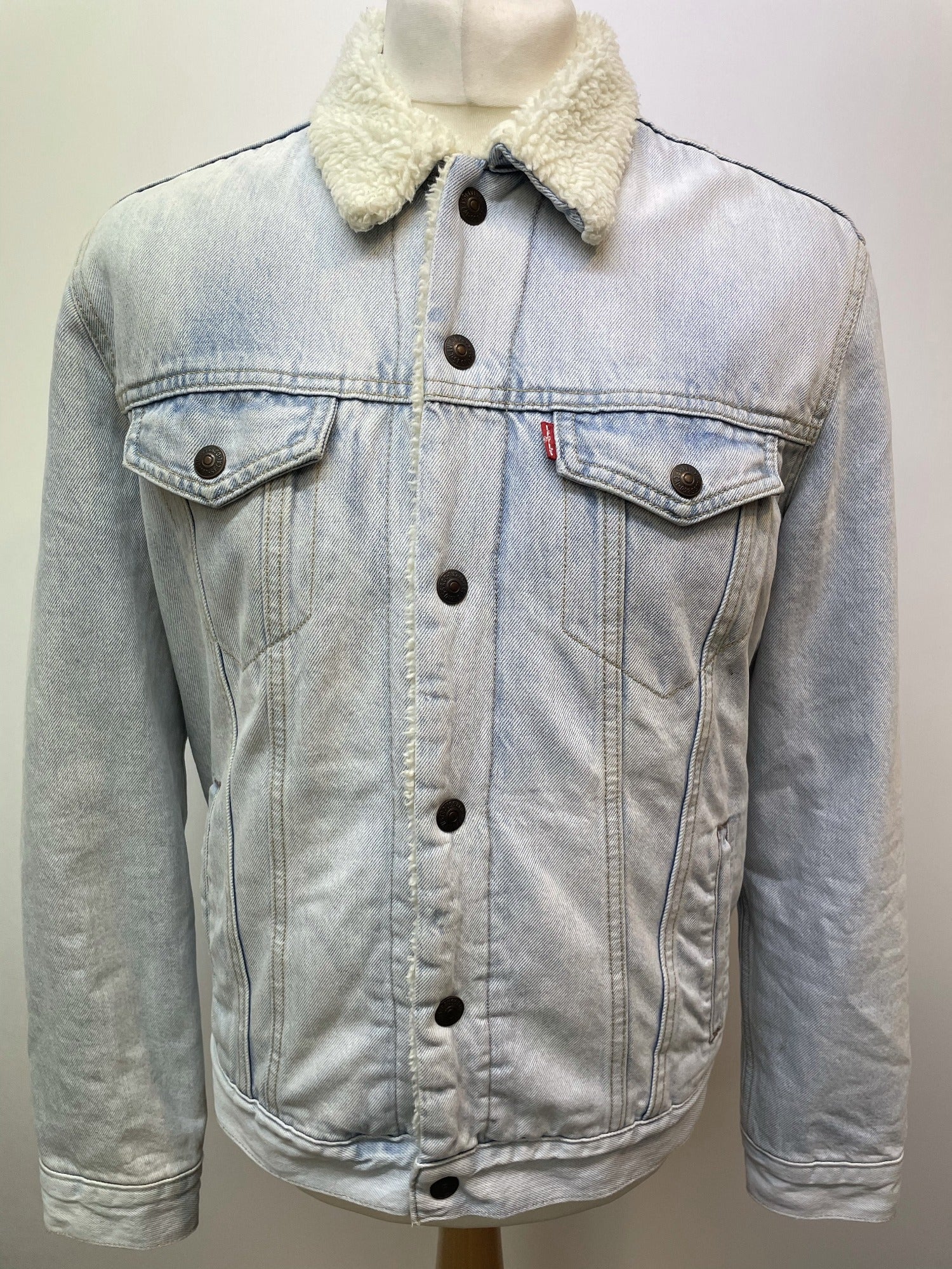 Levi Strauss Sherpa Denim Jacket - Size M - Mens Vintage Clothing - Urban  Village – UrbanVillageVintage