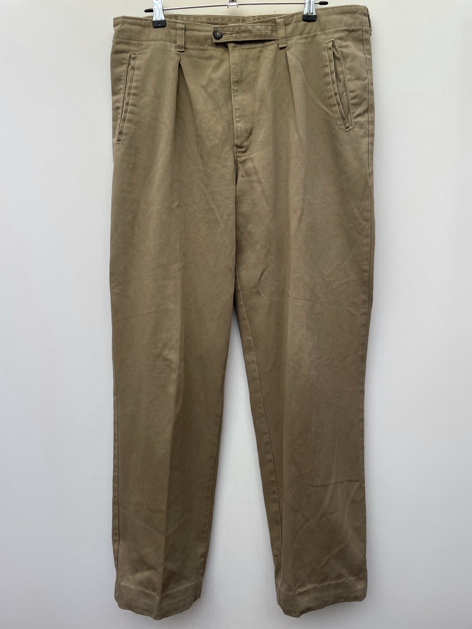 Vintage Levis Chino Trousers - Size W34, L32 - Urban Village Vintage –  UrbanVillageVintage