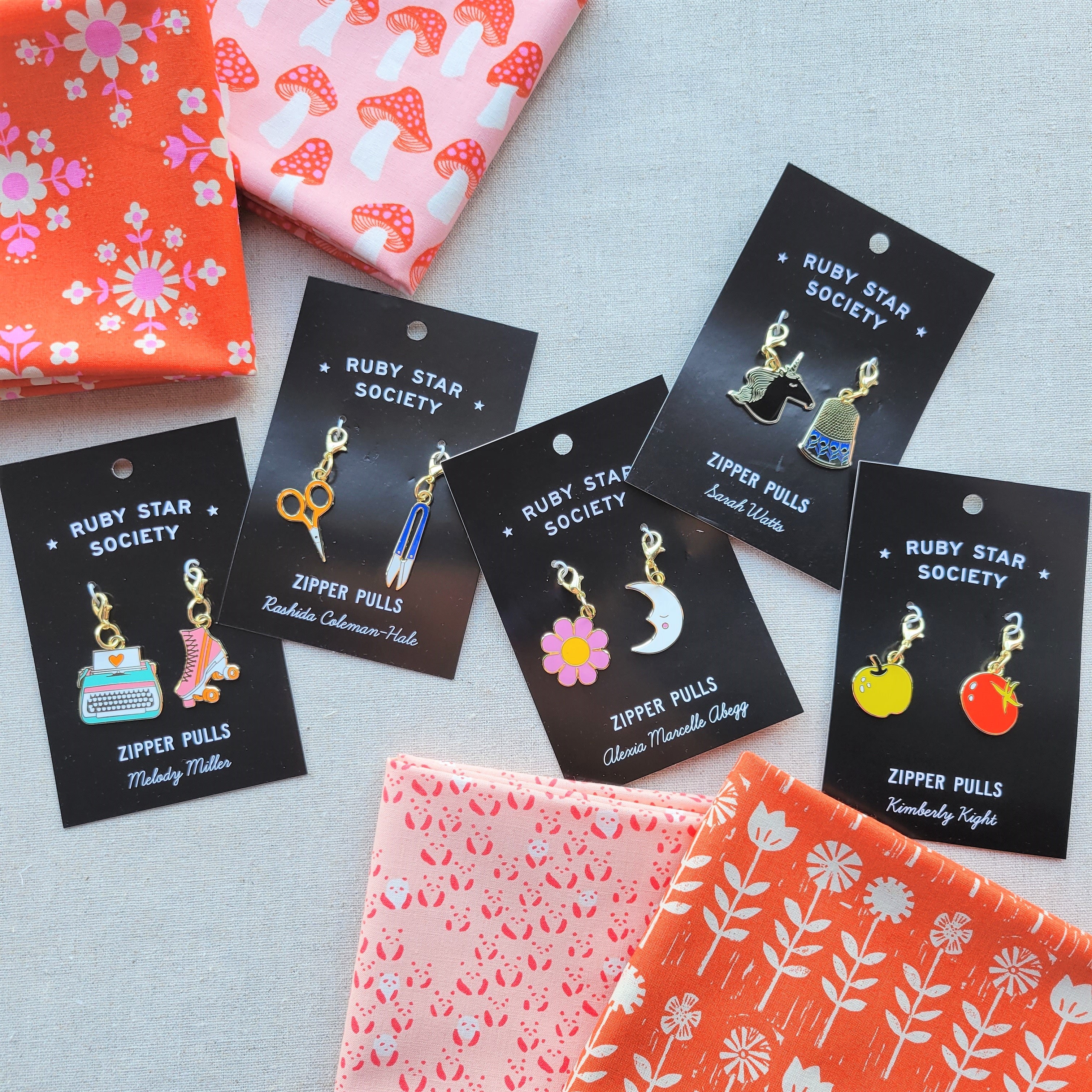 Moda Fabrics Sew Cute Zipper Charms - Button Card and Scissors