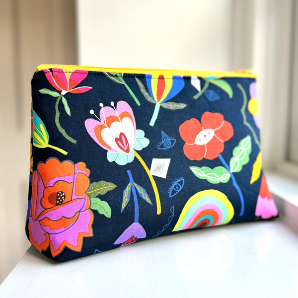 Zipper Bag Tutorial | Little Fabric Shop Blog | Free Sewing Pattern