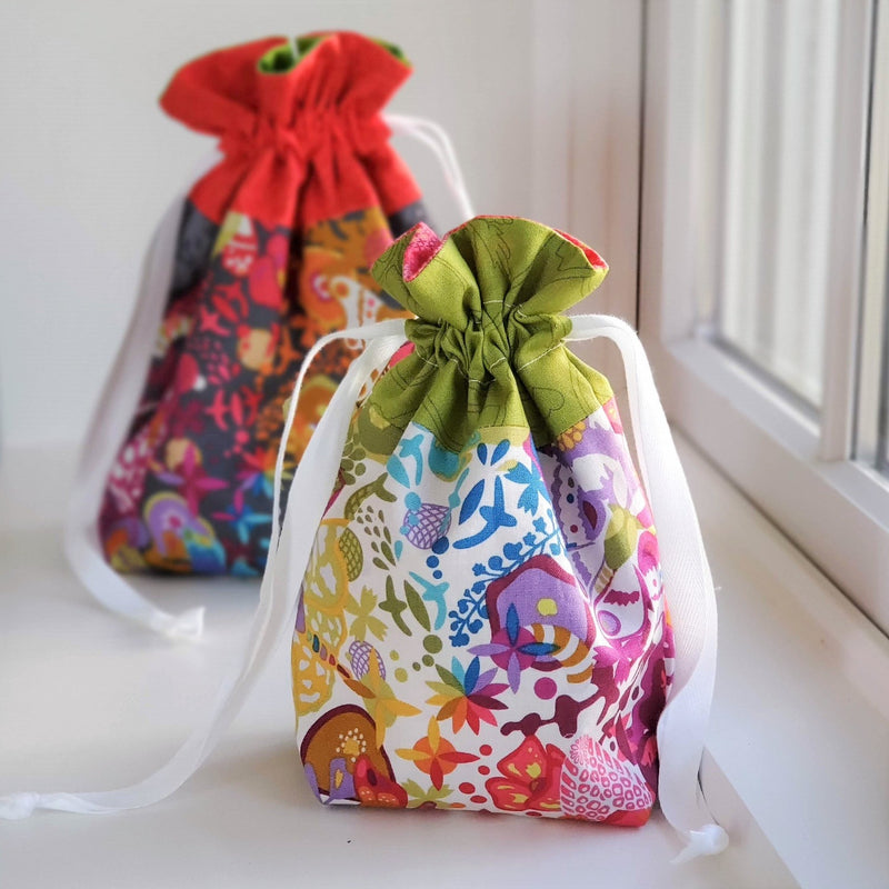 Drawstring Fabric Gift Bag Tutorial - Positively Splendid {Crafts, Sewing,  Recipes and Home Decor}