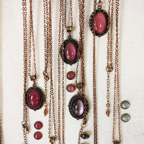 Handgefertigter Schmuck für Damen - Modeschmuck Halsketten, Armbänder und Ohrschmuck im Vintage Stil kaufen im Vintage Schmuckstuebchen