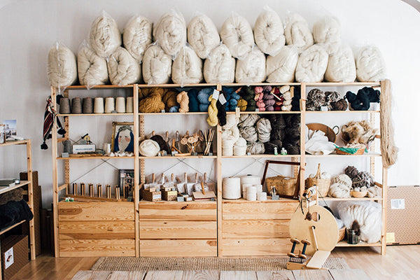 shelves with organic wool at Saber Fazer