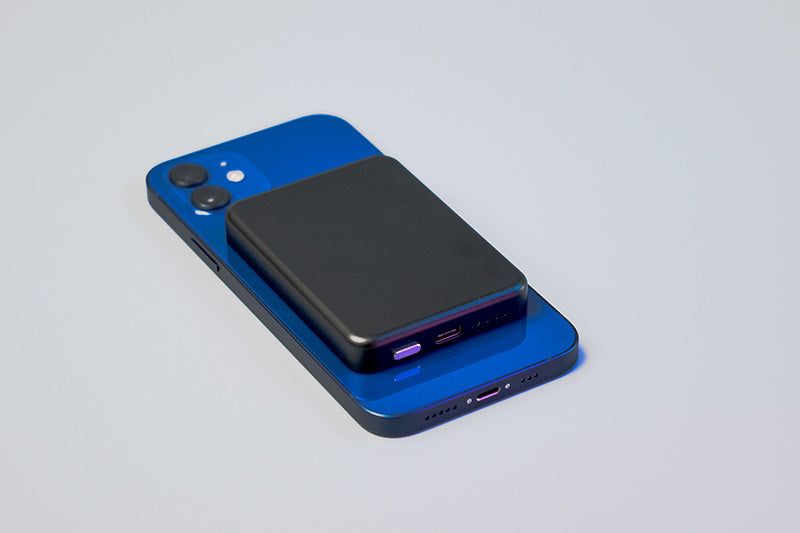 ZEERA MagSafe Power Bank: la migliore batteria wireless con cavalletto ZEERA Magic e cavo di ricarica magnetico per iPhone serie 12