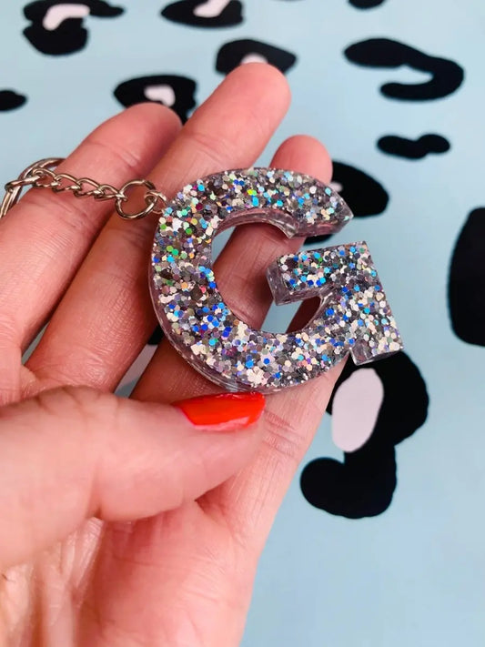 Glitter Initial Resin Keychain - White and Gold – Shop Exclusive