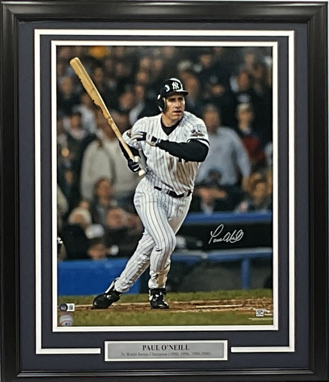 Bernie Williams Signed Yankees 8x10 Photo Inscribed SDG (JSA COA)