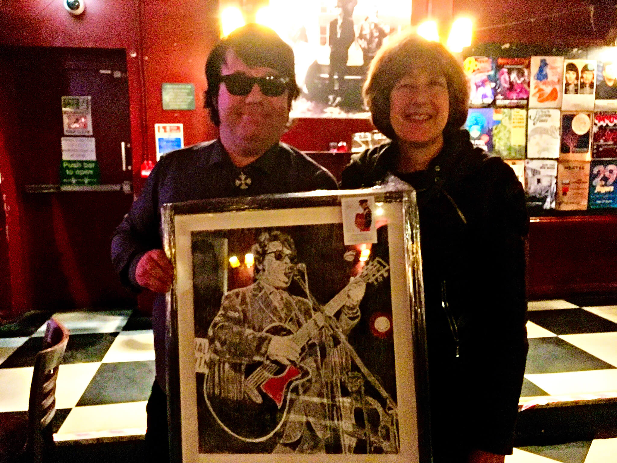 Dave Collison aka Roy Orbison with Stella Tooth and her drawn commissioned portrait of him at the Half Moon Putney.