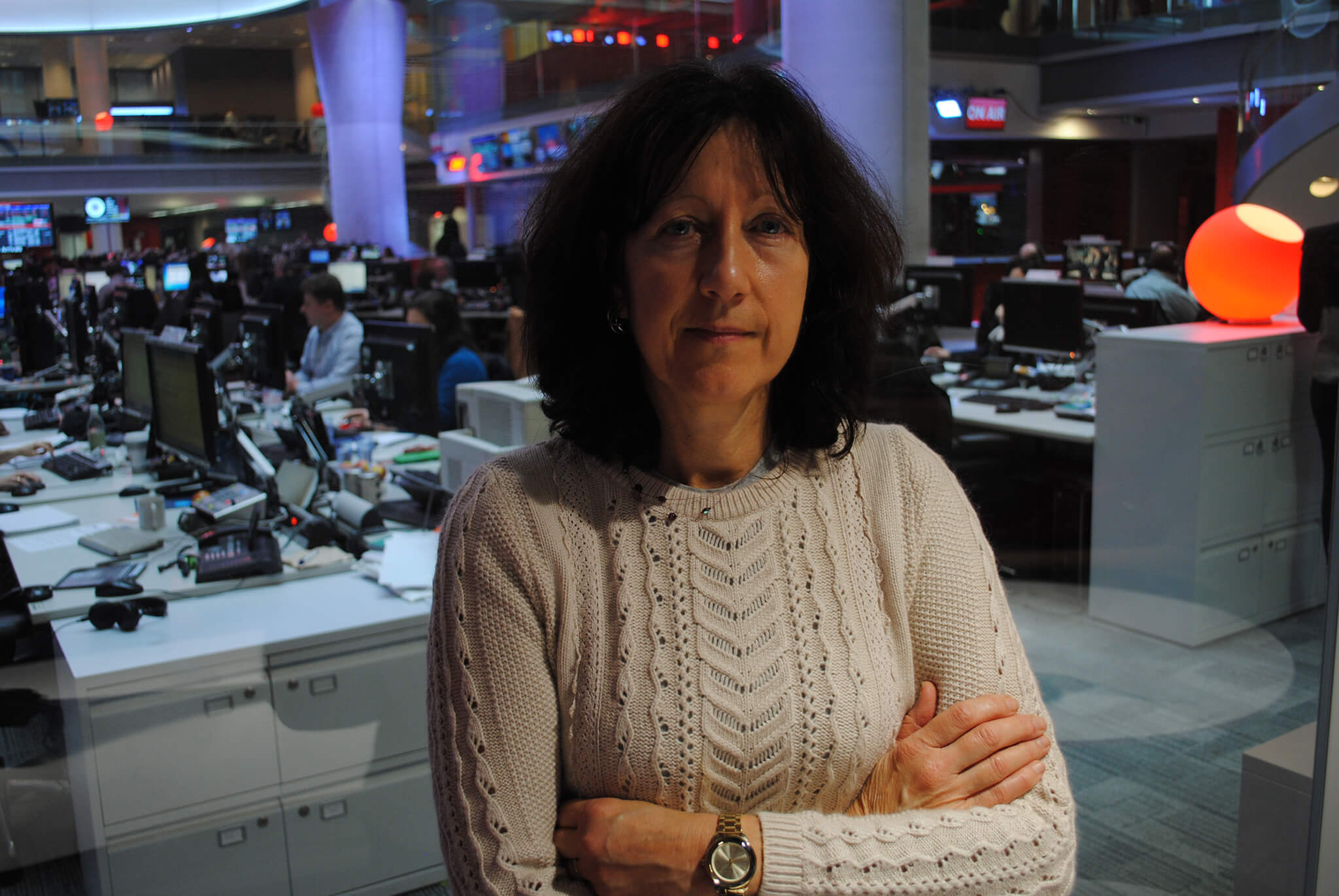 Artist Stella Tooth in the BBC Newsroom by Jeff Overs.