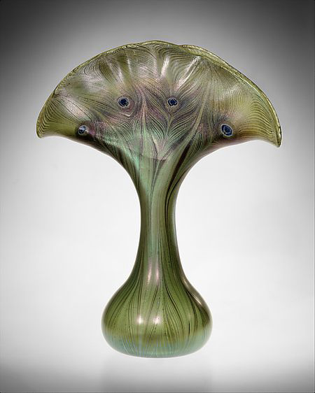 Vase en Verre Drapé, vert, réalisé par Louis Comfort Tiffany