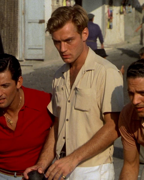 Jude Law wearing a camp collar shirt as Dickie Greenleaf in The Talented Mr Ripley