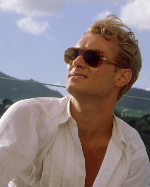 Jude Law wearing a white linen shirt as Dickie Greenleaf in The Talented Mr Ripley