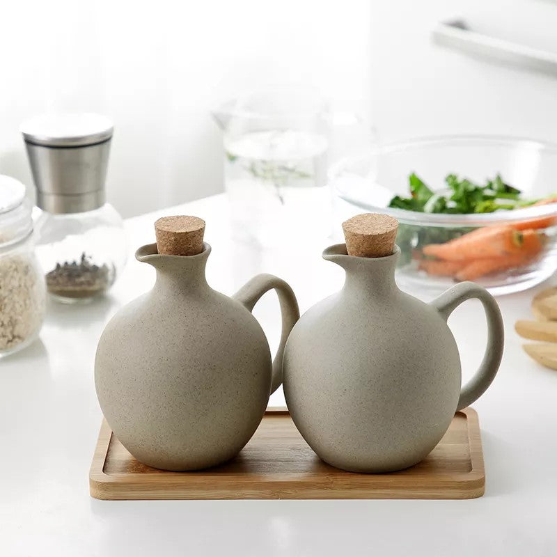 https://cdn.shopify.com/s/files/1/0483/6704/2714/files/OrganicModernStyleSetof2CeramicOilandVinegarJarsLifestyle_1066x.jpg?v=1703616296