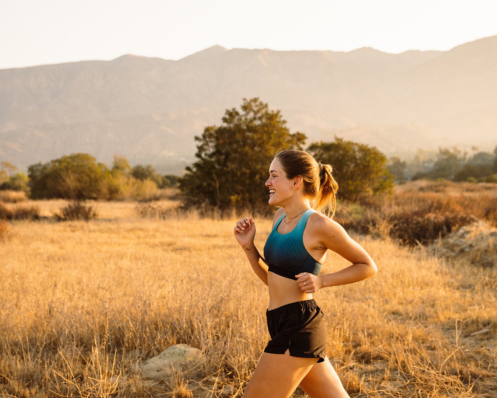 A good sports bra can improve your whole running technique - Scimex