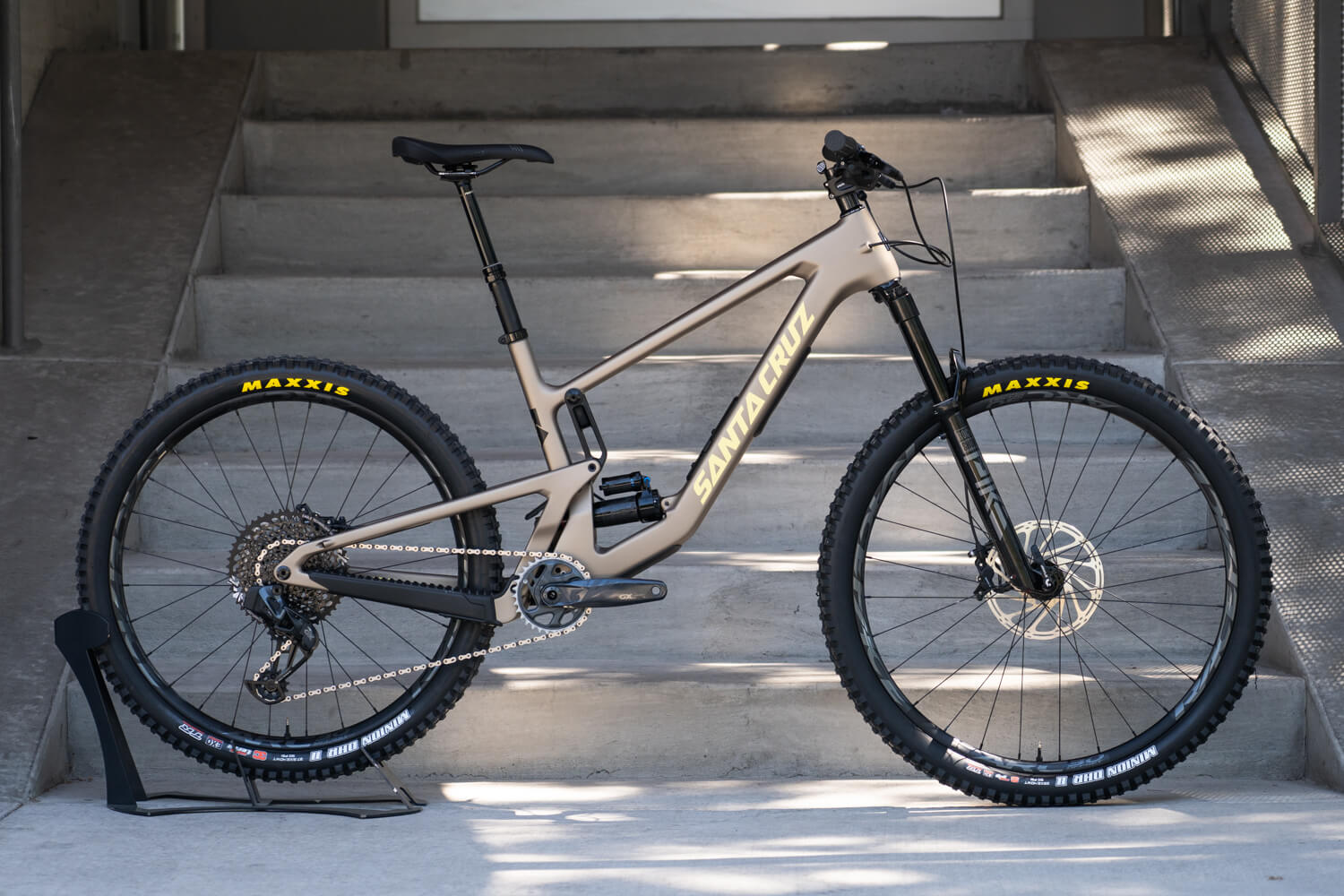 The New Santa Cruz 5010 Business at the Front