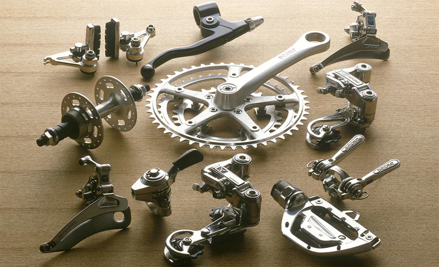 1982 The first SHIMANO 105 series and DEORE XT series are in the market.