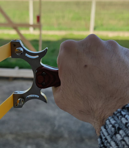 Comment bien tirer avec un lance pierre?