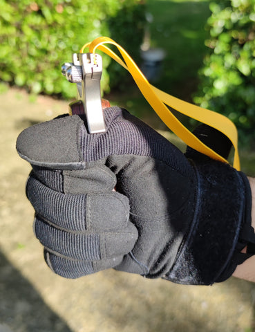 Hammer grip for a slingshot 1 hand closed on vertical handle