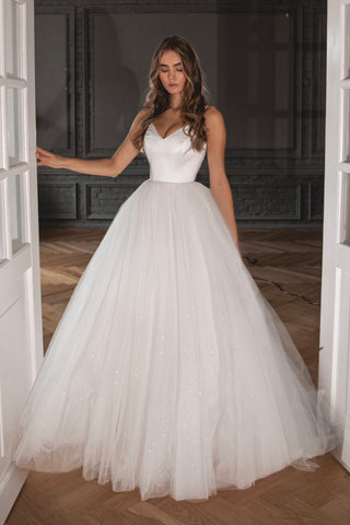 Minimalist Tulle Wedding Dress Klouzi with wide straps – Olivia Bottega