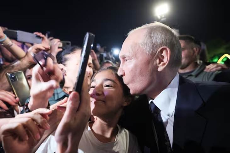 بوتين يلتقي فتاة