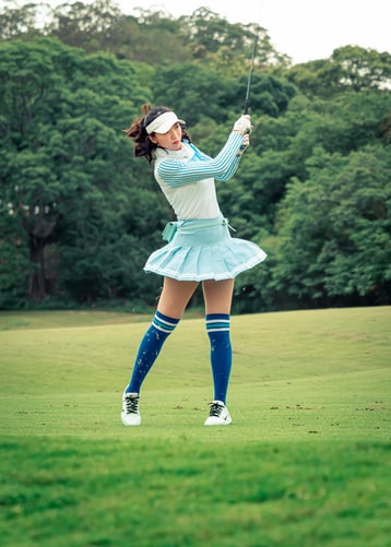 What To Wear Golfing? Basic Golf Outfits For New Golfers - Hyperfavor