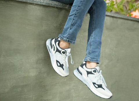 ladies sneakers