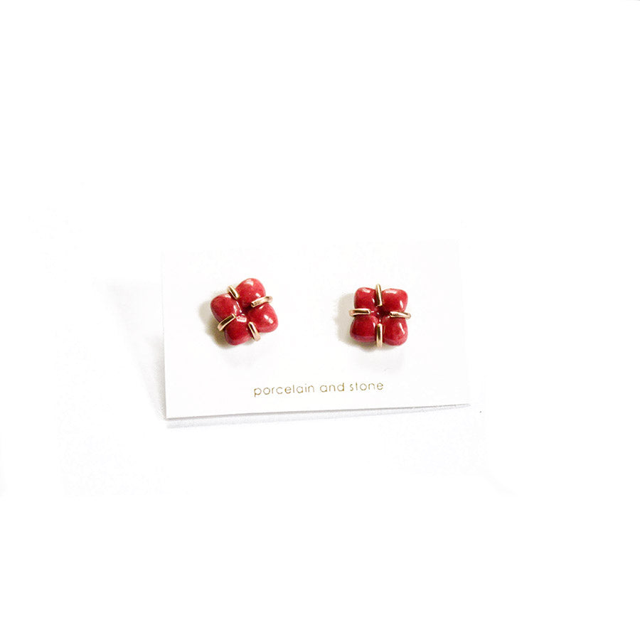 Pinot Pillow Prong Set Studs