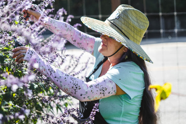 A woman wearing her Susan G. Komen Defeat Breast Cancer Sleeves.