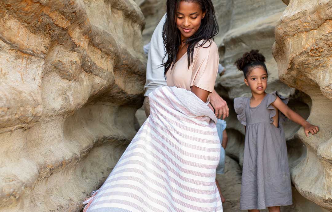 How to wash cotton blanket family on the beach with cotton blanket