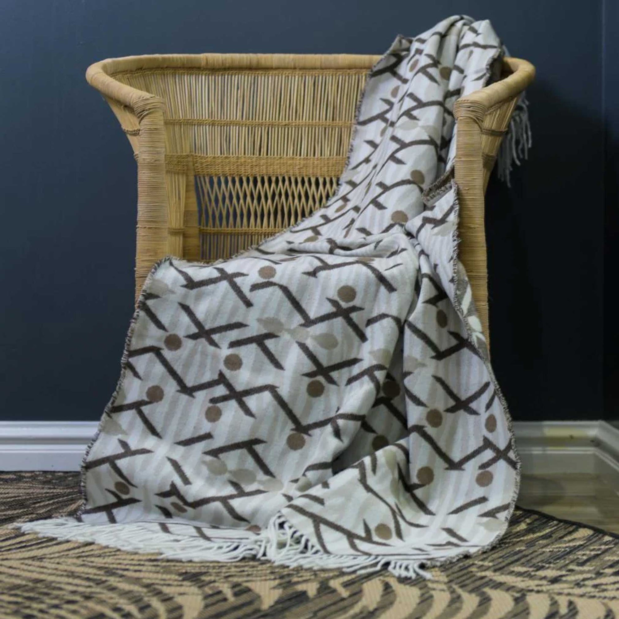 Jackielyna AfricanTribal 100% Acrylic Masai Maasai Shuka Blankets Bedspread  Throw over Picnic Mat