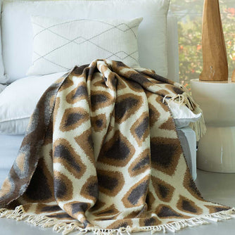 How to Choose the Right Throw Blanket Size [Your Ultimate Guide] - Thula  Tula