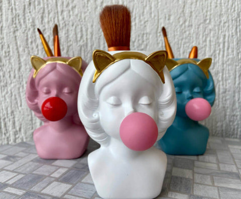 Bubblegum Girl Vase 09.jpg