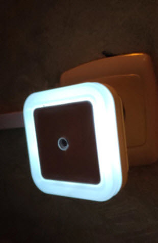 Lume Sensor LED Night Light 02.jpg