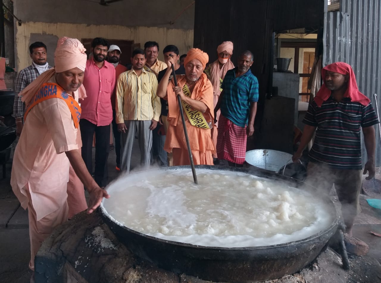 The Bharat Sevashram Sangha prepare food for the needy in a large vessel