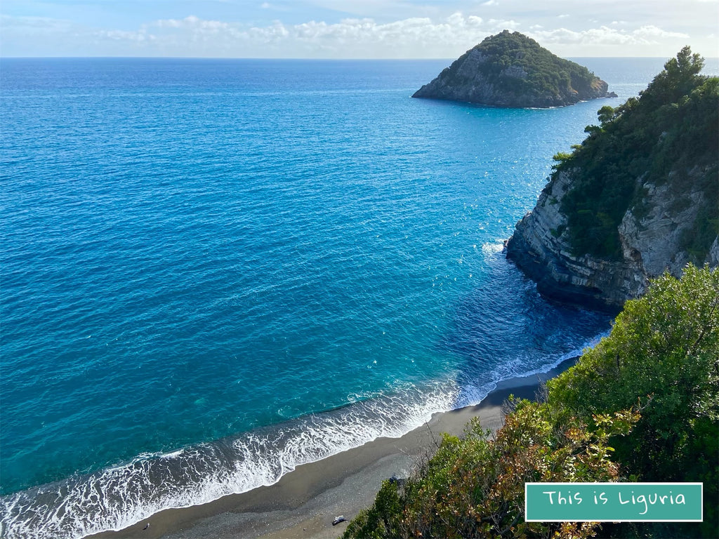 Bergeggi spiaggia lido delle sirene // Lido delle Sirene beach Bergeggi Liguria Riviera