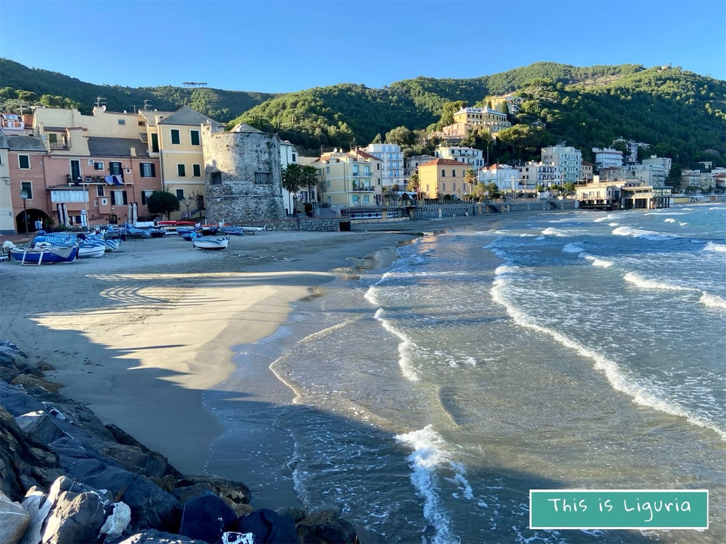 Spiaggia di Laigueglia barche // Laigueglia beach fishing village 